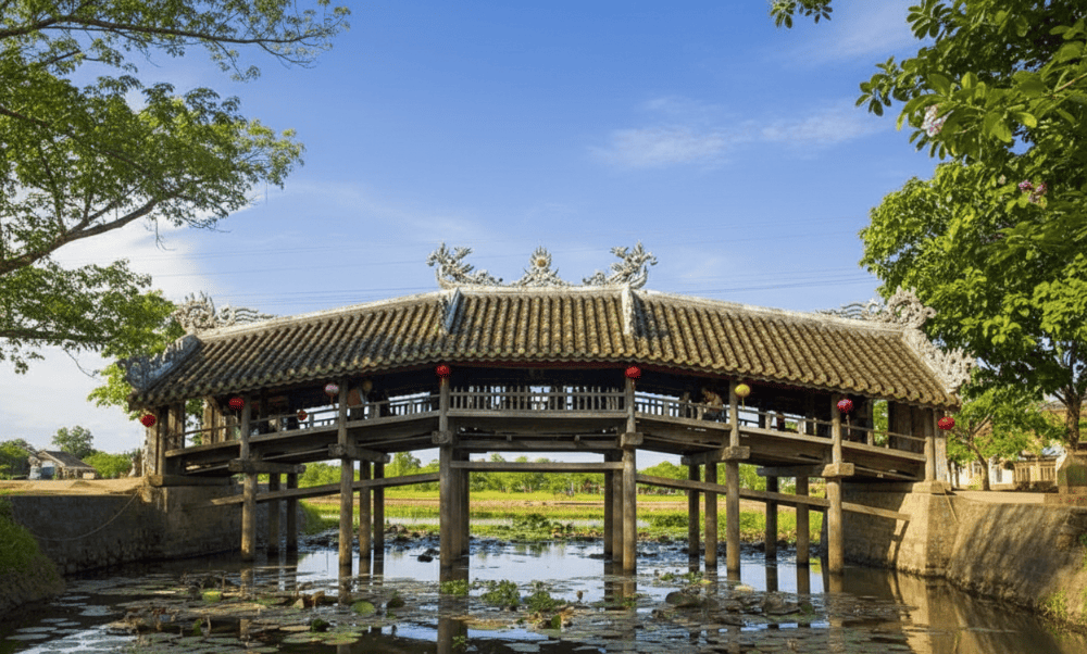 Thanh Toan Bridge is praised by researcher Louis Bazacier as a striking expression of traditional Vietnamese craftsmanship